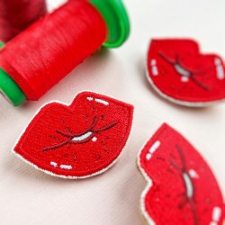 Broche bouche